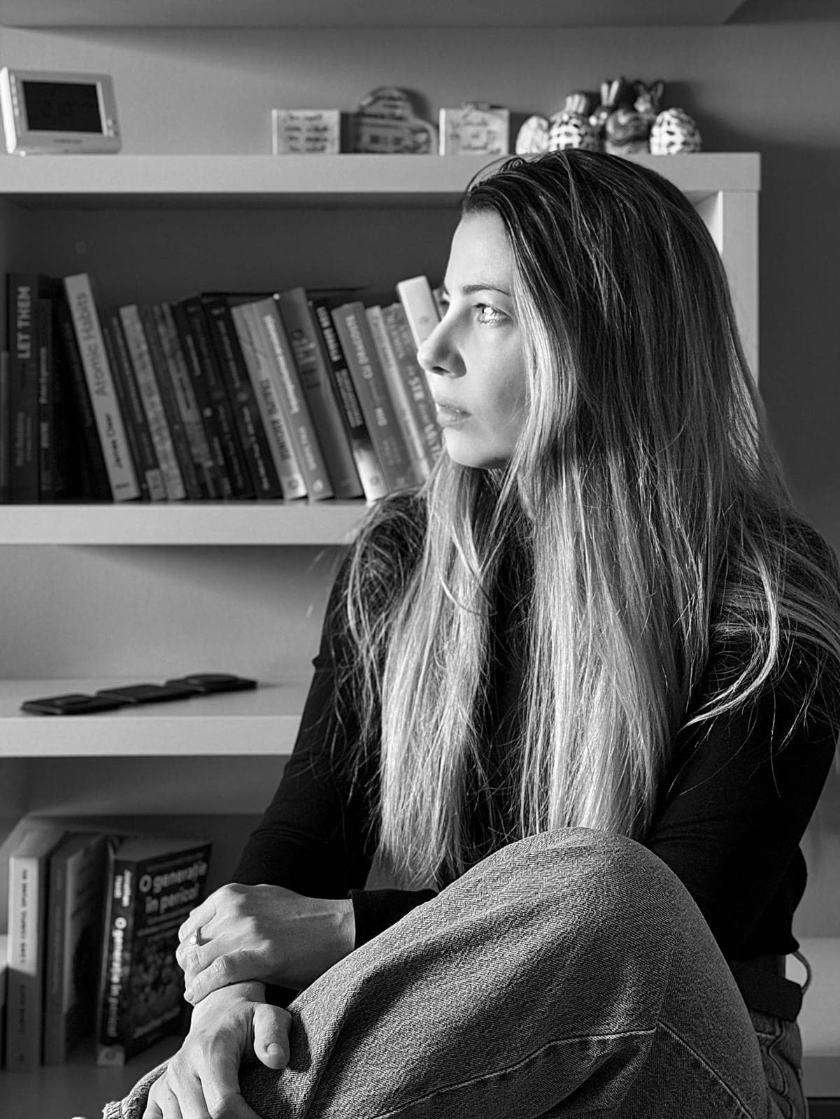 Bia, educator and researcher specializing in human behavior, critical thinking, and helping creative professionals adapt to AI